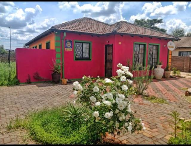 3 BEDROOM HOUSE FOR SALE IN THE ORCHARDS